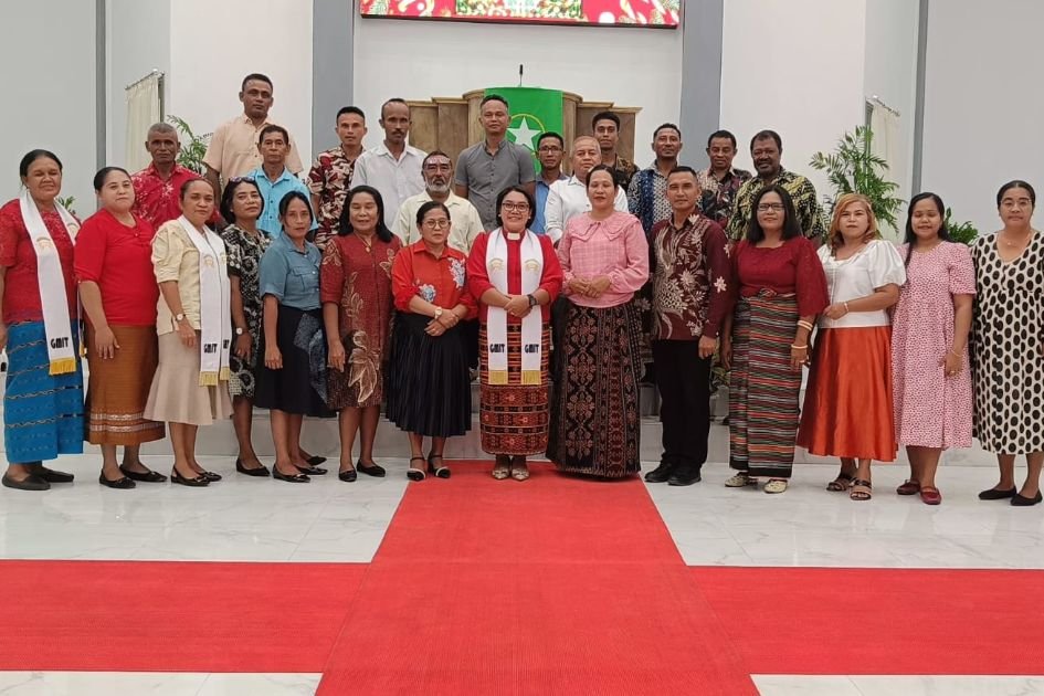Refleksi Pelayanan dan Kemeriahan "Tiba-Tiba Fashion Show" Warnai Syukuran Natal Desa Mata Air